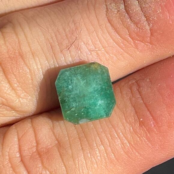 6 Carat Emerald - Picture 2 of 8
